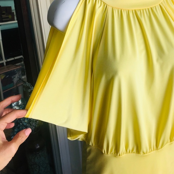 Carina off the shoulder top, chic, open back EUC - Picture 2 of 5